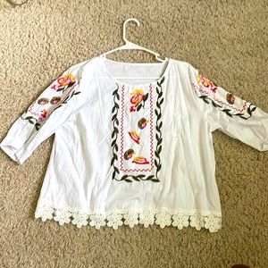 Women’s embroidered peasant blouse. Cotton with lace trim.